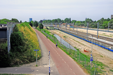 816338 Gezicht op het Houtensepad te Utrecht, vanaf de Waterlinieweg, naar het noorden, met rechts de werkzaamheden in ...